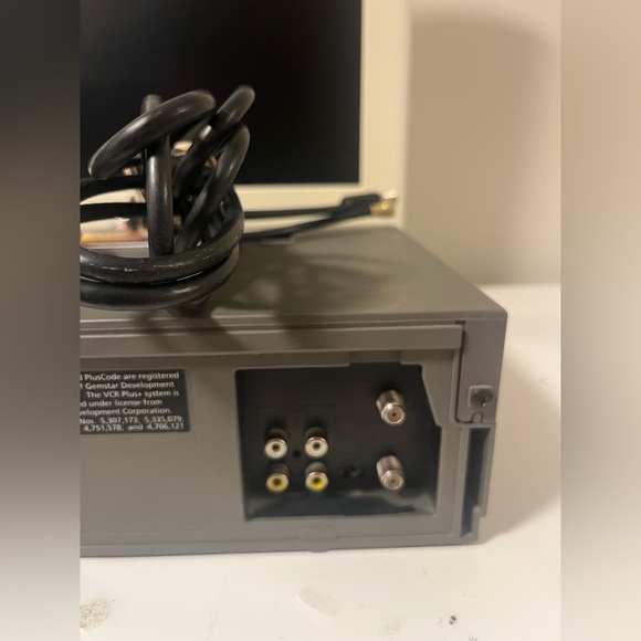 RCA VCR VR555 Tested & Works No Remote VHS Player Recorder 4 Head AV Cable - Picture 7 of 10